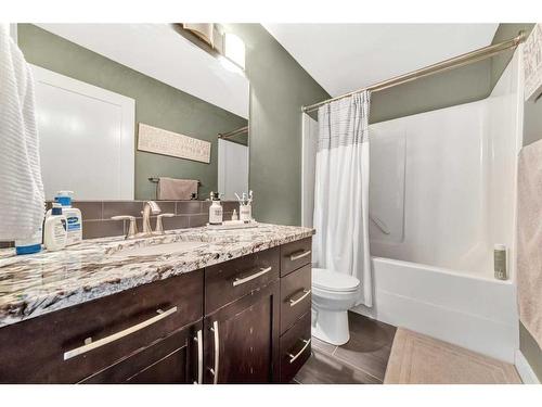 2023 56 Avenue, Lloydminster, AB - Indoor Photo Showing Bathroom