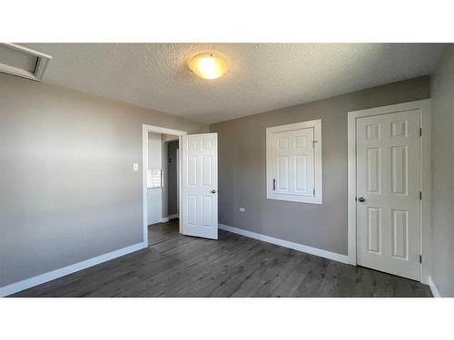 837 4 Avenue, Wainwright, AB - Indoor Photo Showing Other Room