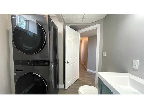 837 4 Avenue, Wainwright, AB - Indoor Photo Showing Laundry Room