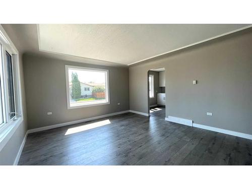 837 4 Avenue, Wainwright, AB - Indoor Photo Showing Other Room