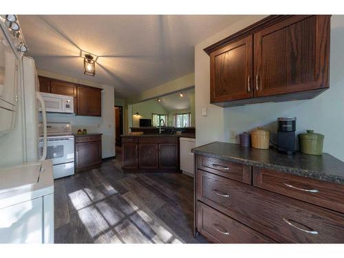 63 Sandy Beach, Sandy Beach (Sask), SK - Indoor Photo Showing Kitchen