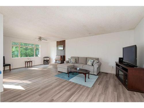 507 1 Street East, Maidstone, SK - Indoor Photo Showing Living Room