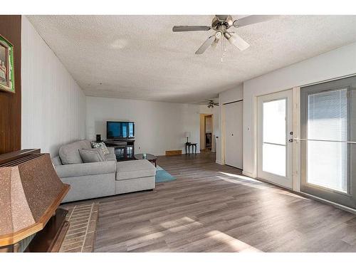 507 1 Street East, Maidstone, SK - Indoor Photo Showing Living Room