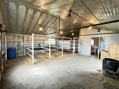 Ne-33-46-28-W3, Rural, SK - Indoor Photo Showing Garage