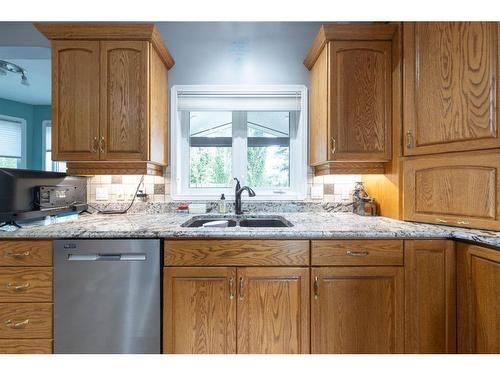 3609 64 Avenue Close, Lloydminster, AB - Indoor Photo Showing Kitchen With Double Sink