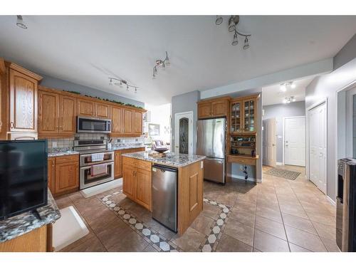 3609 64 Avenue Close, Lloydminster, AB - Indoor Photo Showing Kitchen