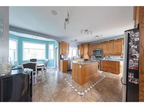 3609 64 Avenue Close, Lloydminster, AB - Indoor Photo Showing Kitchen