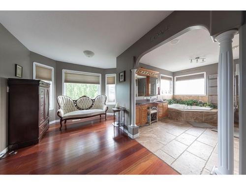 3609 64 Avenue Close, Lloydminster, AB - Indoor Photo Showing Living Room