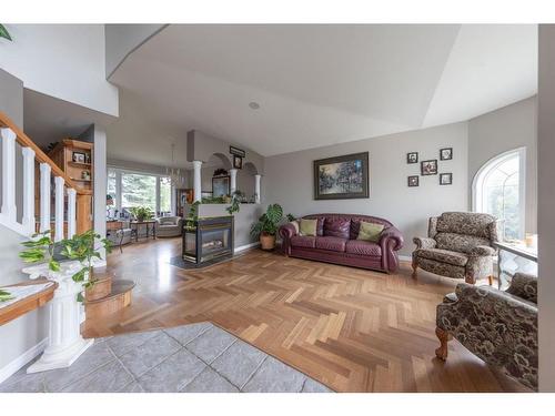 3609 64 Avenue Close, Lloydminster, AB - Indoor Photo Showing Living Room