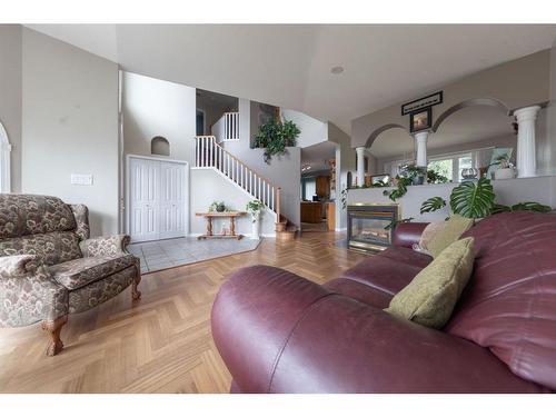 3609 64 Avenue Close, Lloydminster, AB - Indoor Photo Showing Living Room