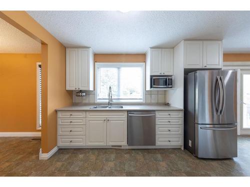 5406 31 Street, Lloydminster, AB - Indoor Photo Showing Kitchen With Double Sink