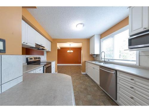 5406 31 Street, Lloydminster, AB - Indoor Photo Showing Kitchen With Double Sink