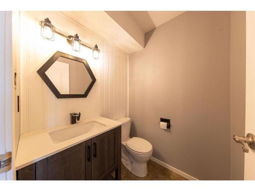 5406 31 Street, Lloydminster, AB - Indoor Photo Showing Bathroom