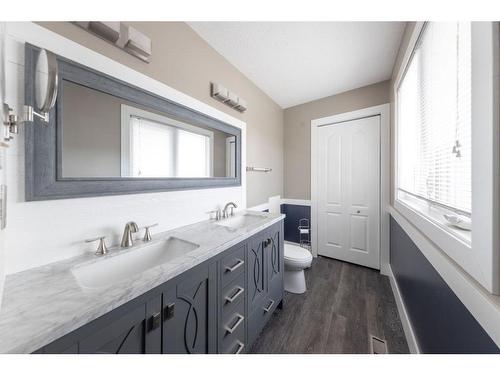 5406 31 Street, Lloydminster, AB - Indoor Photo Showing Bathroom