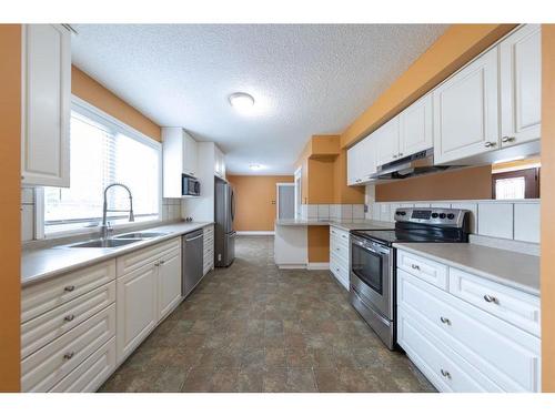 5406 31 Street, Lloydminster, AB - Indoor Photo Showing Kitchen With Double Sink