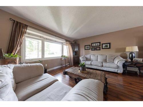 31 Alberta Crescent, Lloydminster, AB - Indoor Photo Showing Living Room