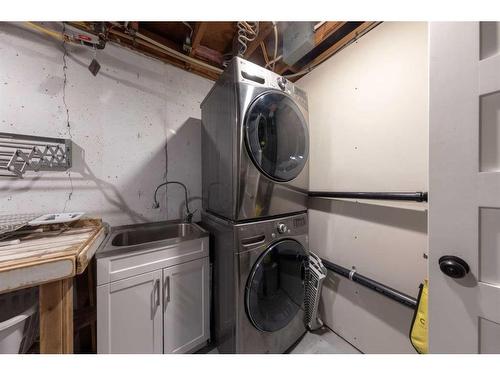 31 Alberta Crescent, Lloydminster, AB - Indoor Photo Showing Laundry Room