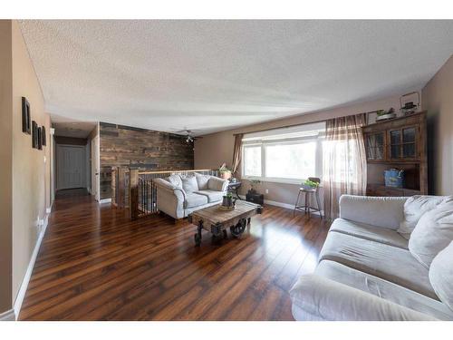 31 Alberta Crescent, Lloydminster, AB - Indoor Photo Showing Living Room