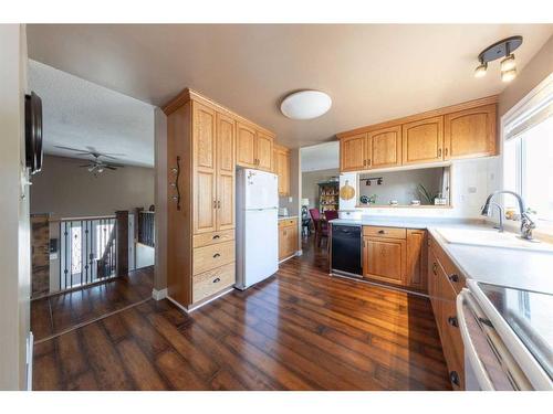 31 Alberta Crescent, Lloydminster, AB - Indoor Photo Showing Kitchen