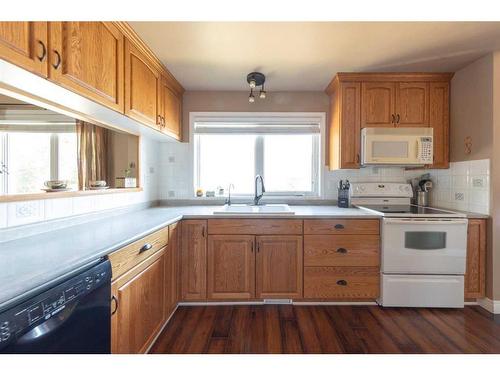 31 Alberta Crescent, Lloydminster, AB - Indoor Photo Showing Kitchen