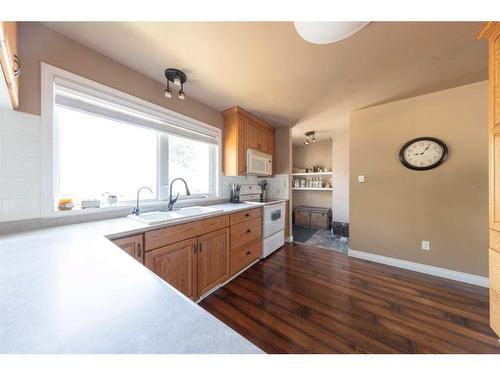 31 Alberta Crescent, Lloydminster, AB - Indoor Photo Showing Kitchen