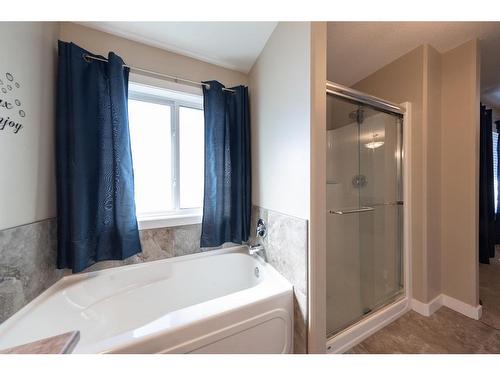 7309 35 Street, Lloydminster, AB - Indoor Photo Showing Bathroom