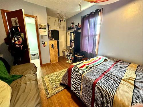 1102 3 Avenue, Wainwright, AB - Indoor Photo Showing Bedroom