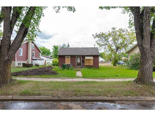 4732 47 Street, Lloydminster, SK - Outdoor