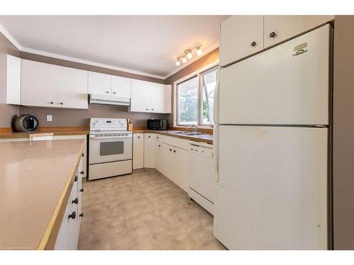 4906 58 Avenue, Lloydminster, AB - Indoor Photo Showing Kitchen With Double Sink