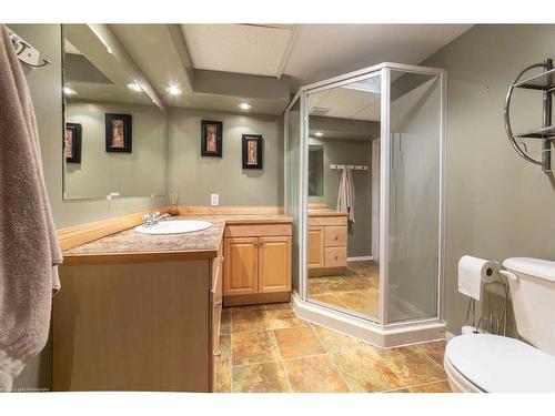 4906 58 Avenue, Lloydminster, AB - Indoor Photo Showing Bathroom