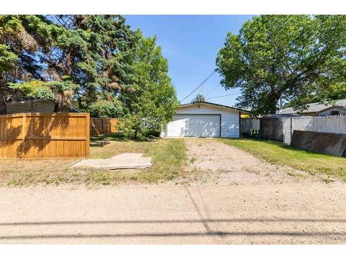 4906 58 Avenue, Lloydminster, AB - Outdoor