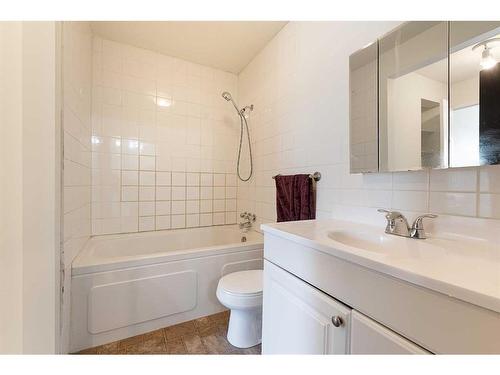 5111 54A Street, Lloydminster, AB - Indoor Photo Showing Bathroom