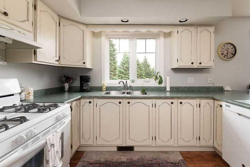 525064 Rge Rd 11, Rural Vermilion River, County Of, AB - Indoor Photo Showing Kitchen With Double Sink