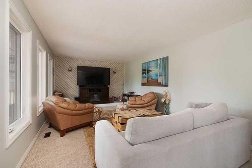 525064 Rge Rd 11, Rural Vermilion River, County Of, AB - Indoor Photo Showing Living Room