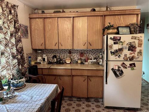 4739 53 Street, Innisfree, AB - Indoor Photo Showing Kitchen With Double Sink