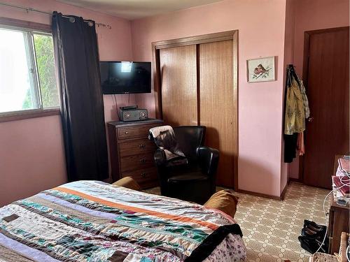 4739 53 Street, Innisfree, AB - Indoor Photo Showing Bedroom