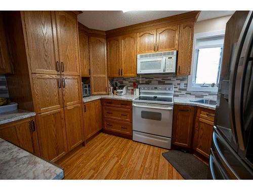 5011 49 Street, Consort, AB - Indoor Photo Showing Kitchen