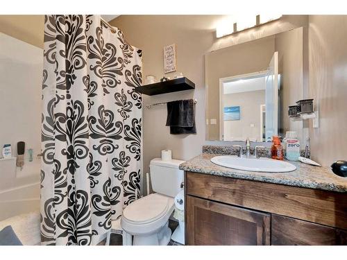 6016 18 Street, Lloydminster, AB - Indoor Photo Showing Bathroom