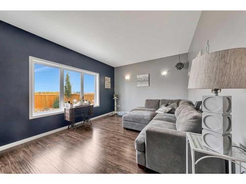 6016 18 Street, Lloydminster, AB - Indoor Photo Showing Living Room