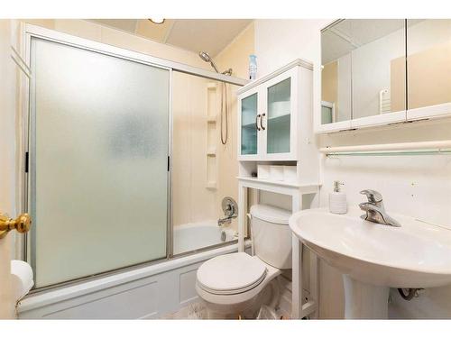 5414 48 Street, Lloydminster, AB - Indoor Photo Showing Bathroom