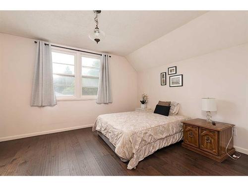 5414 48 Street, Lloydminster, AB - Indoor Photo Showing Bedroom