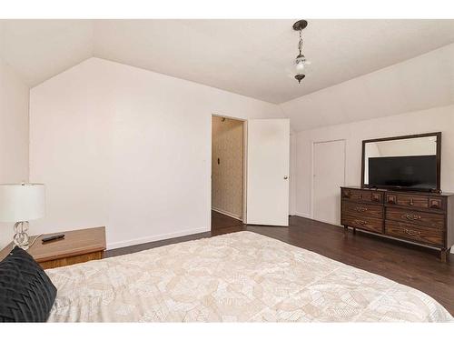 5414 48 Street, Lloydminster, AB - Indoor Photo Showing Bedroom