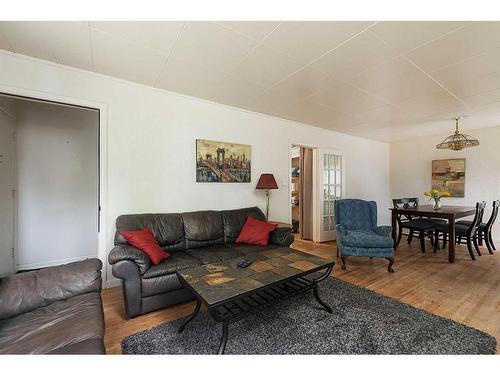 5414 48 Street, Lloydminster, AB - Indoor Photo Showing Living Room