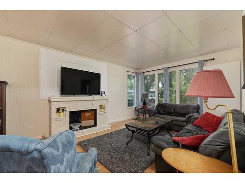 5414 48 Street, Lloydminster, AB - Indoor Photo Showing Living Room