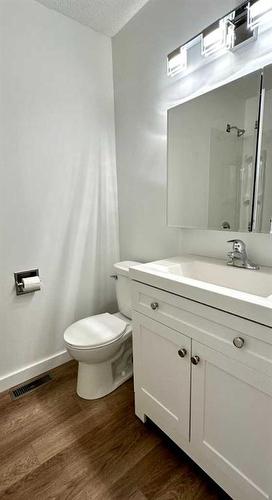 5147 55 Avenue, Edgerton, AB - Indoor Photo Showing Bathroom