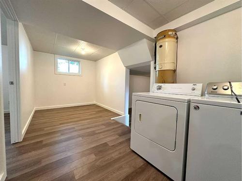 5147 55 Avenue, Edgerton, AB - Indoor Photo Showing Laundry Room