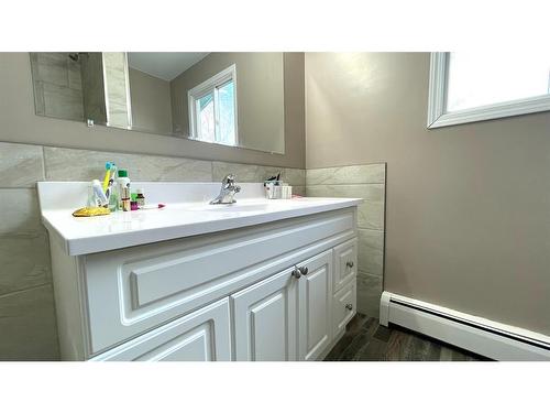 5340 52 Street, Provost, AB - Indoor Photo Showing Bathroom