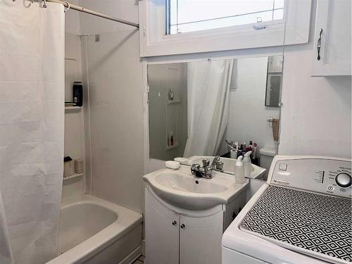 5310 46 Avenue, Vermilion, AB - Indoor Photo Showing Bathroom