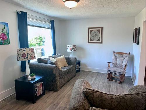 5310 46 Avenue, Vermilion, AB - Indoor Photo Showing Living Room