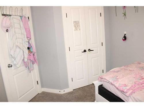 16-3390 72 Avenue, Lloydminster, AB - Indoor Photo Showing Bedroom